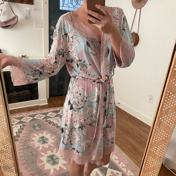 Peter Alexander Silky Floral Robe - Picture 15 of 16